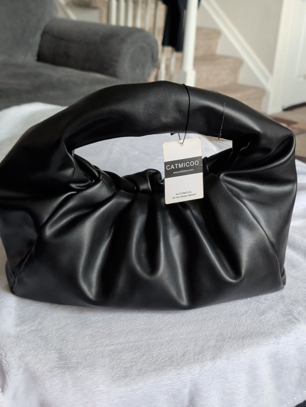 Elegant Black Puffed-Top Shoulder Bag